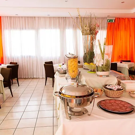 President מלון פומזיה